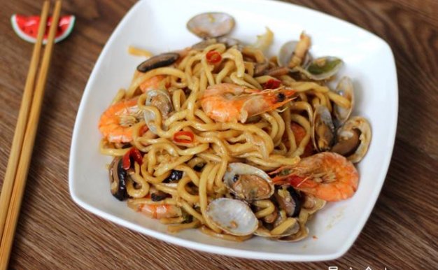 餐创~海鲜焖面+糍粑辣椒制作